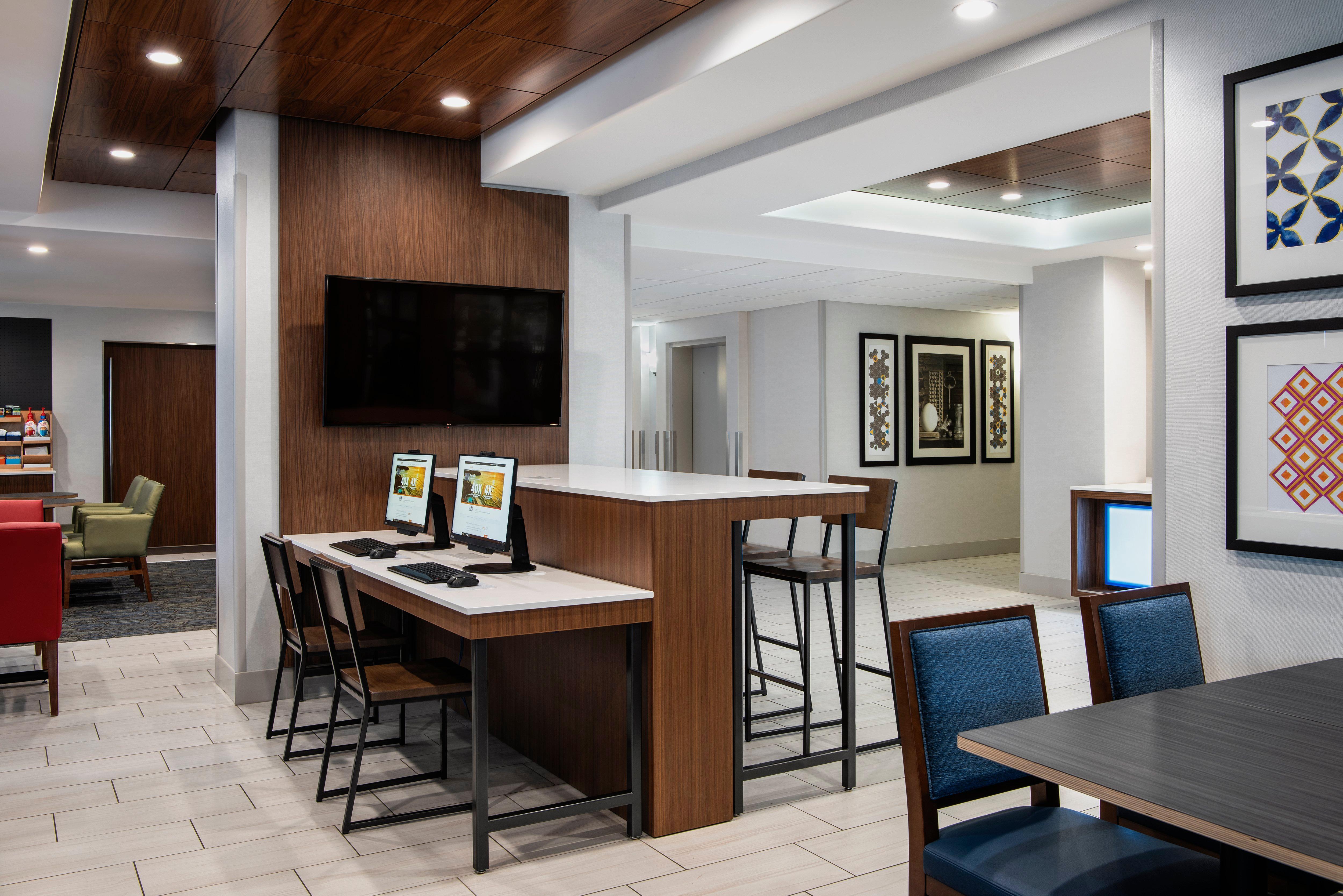Holiday Inn Express Hotel & Suites Saskatoon By Ihg Εξωτερικό φωτογραφία