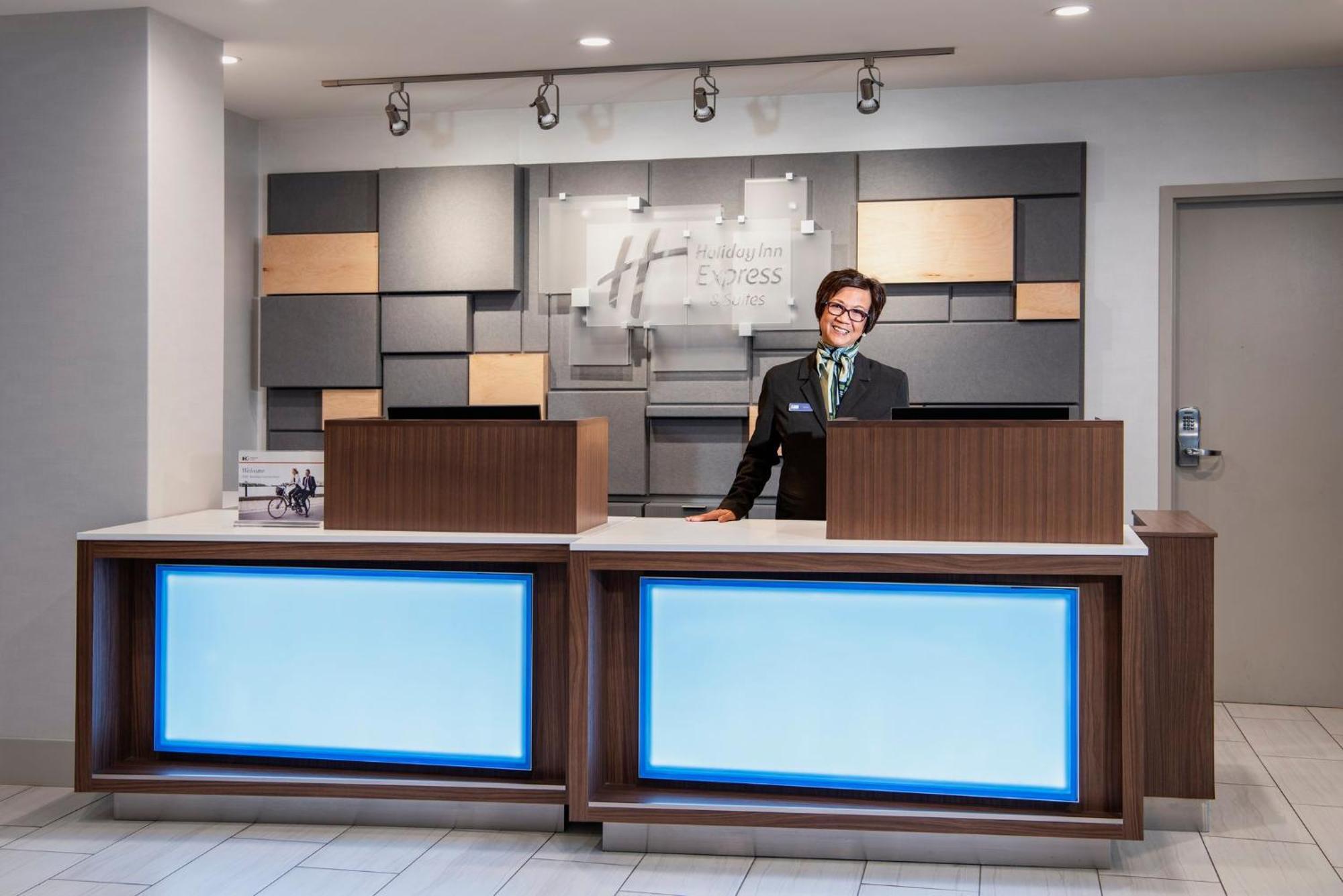 Holiday Inn Express Hotel & Suites Saskatoon By Ihg Εξωτερικό φωτογραφία